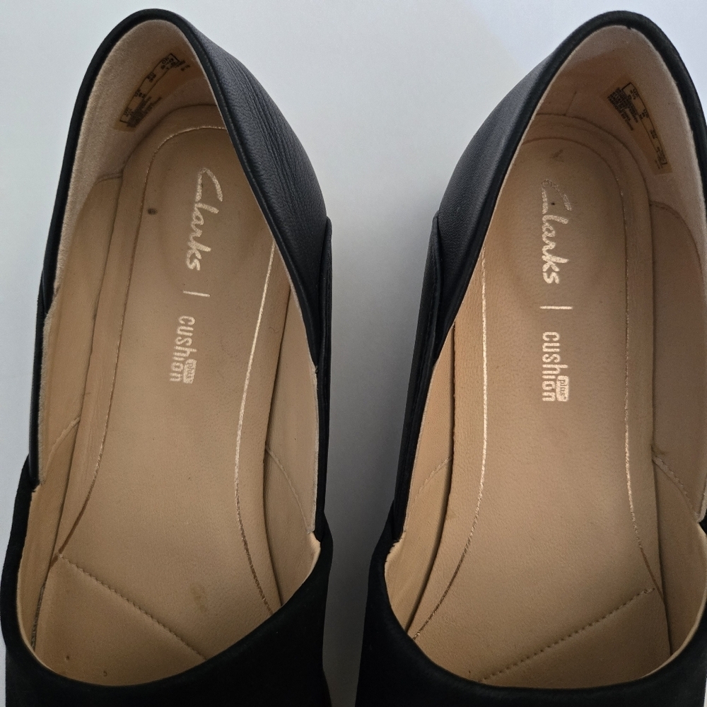 Clarks Pure tone black leather suede cushion loafers sz 8M - Picture 3 of 7